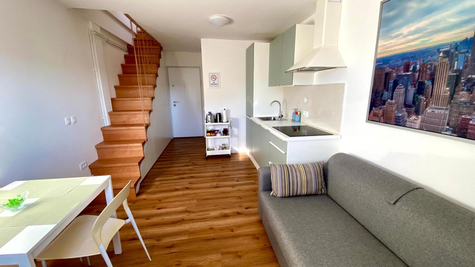 Little Plaza Duplex Lägenhet Ljubljana Exteriör bild